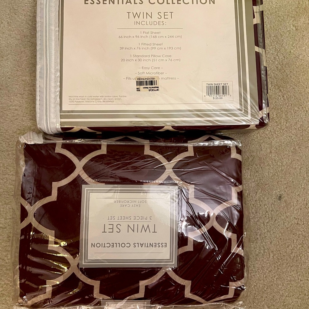 Twin Bedsheet Set (NEW) - purple wine color